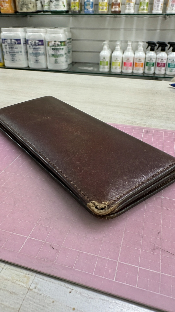 長夾邊角開始起毛 - 私享家洗衣店洗護內容照片